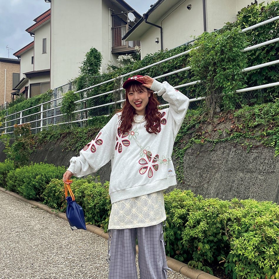 SNAP】スウェットは一枚でオシャ見えが絶対条件！小林亜弥さん｜【公式