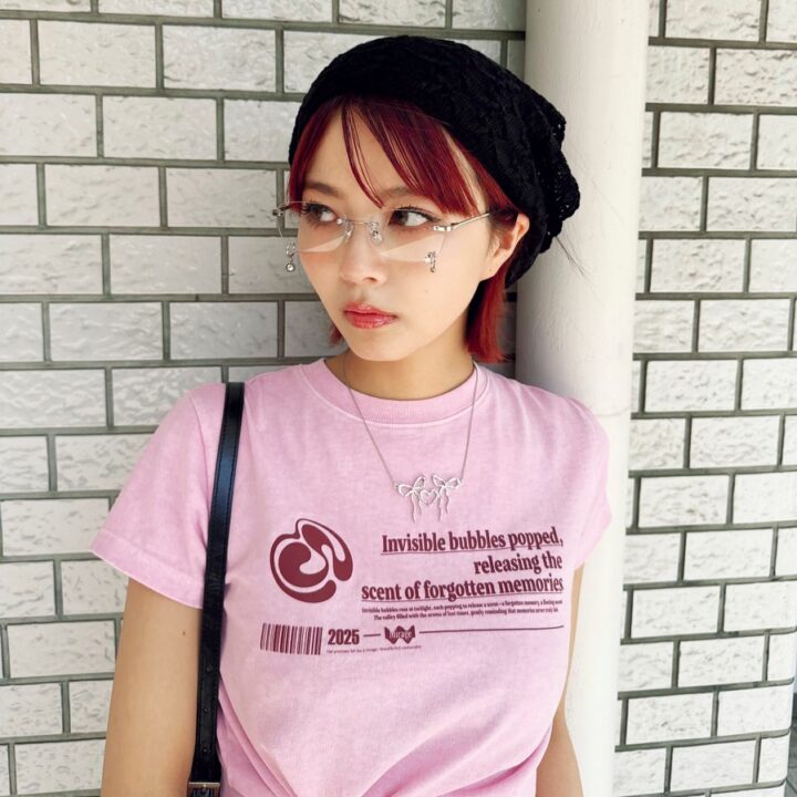 【SNAP】ピンク×レッドのTシャツが主役♡佐々木美結さん