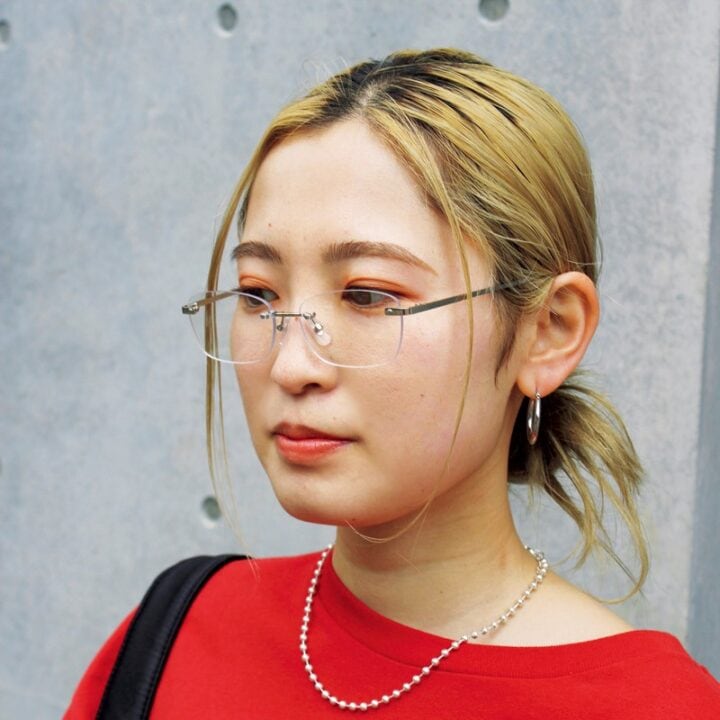 【SNAP】旬なリムレスメガネでオシャレにアップデート！秋本すずかさん