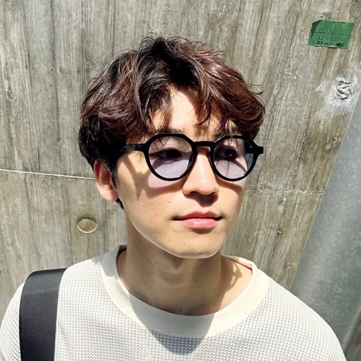 【SNAP】ダークトーンのカラーサングラスは一気にこなれる！松本健太郎さん