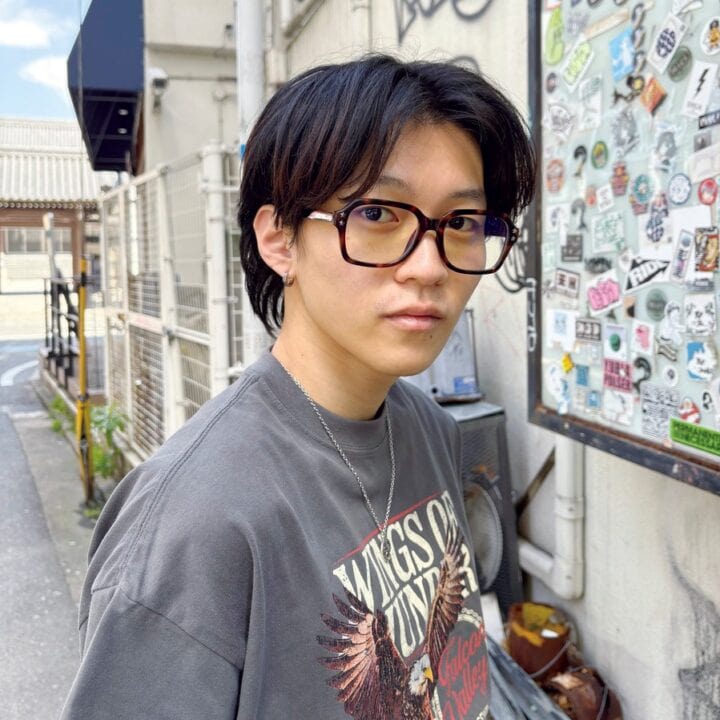 【SNAP】メガネの縁にある小さい星とべっ甲柄が可愛い！大出俊輔さん