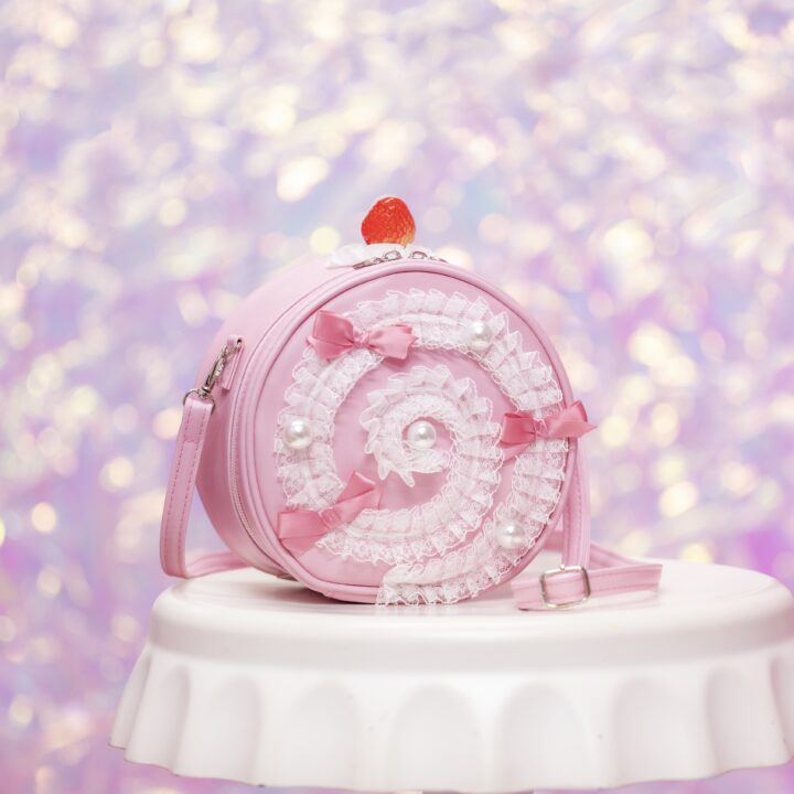 【りちちゃん】お菓子大好きYouTuberが考えた、ロールケーキポーチ付きBOOKが登場♡【11／8発売】