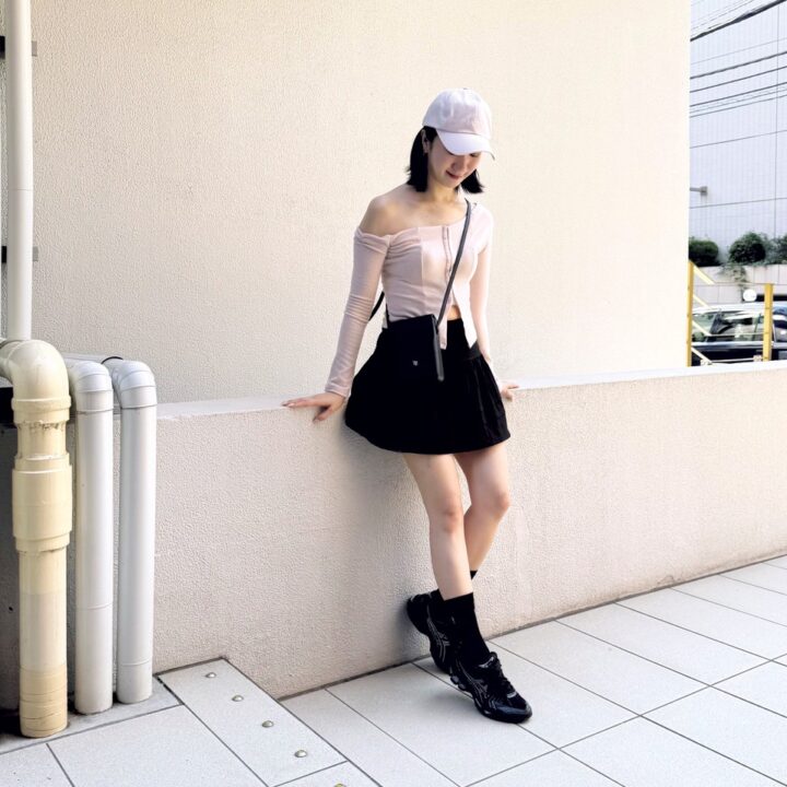 【SNAP】ユニークなオフショルニット♡保永理沙さん